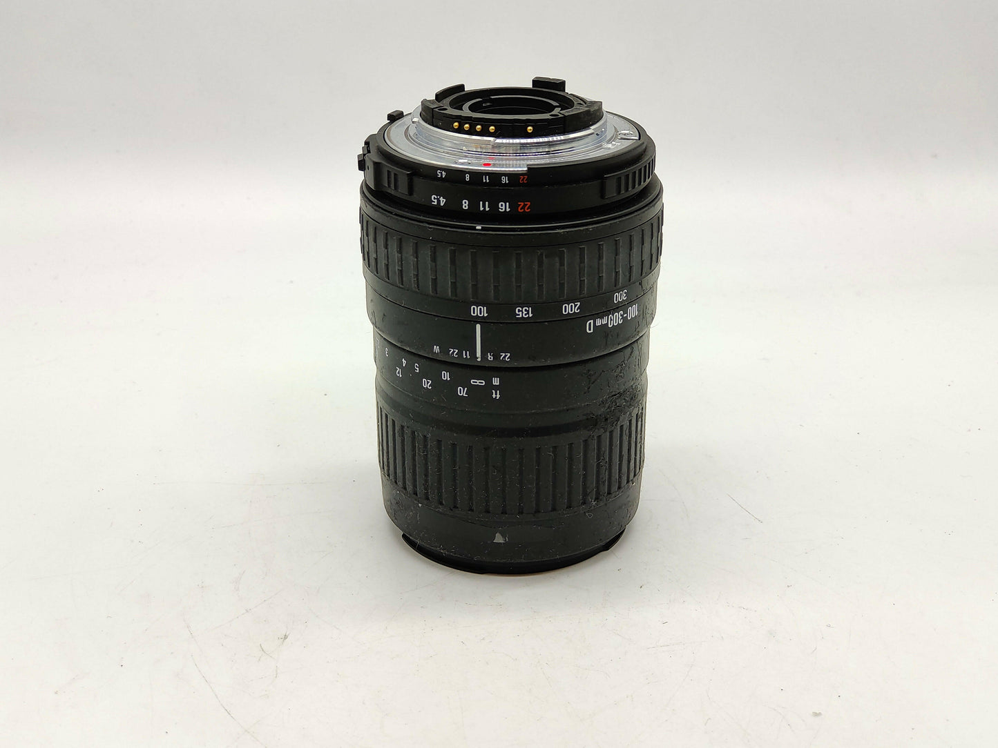 Sigma 100-300mm f/4.5 autofocus lens for Nikon SLRs.