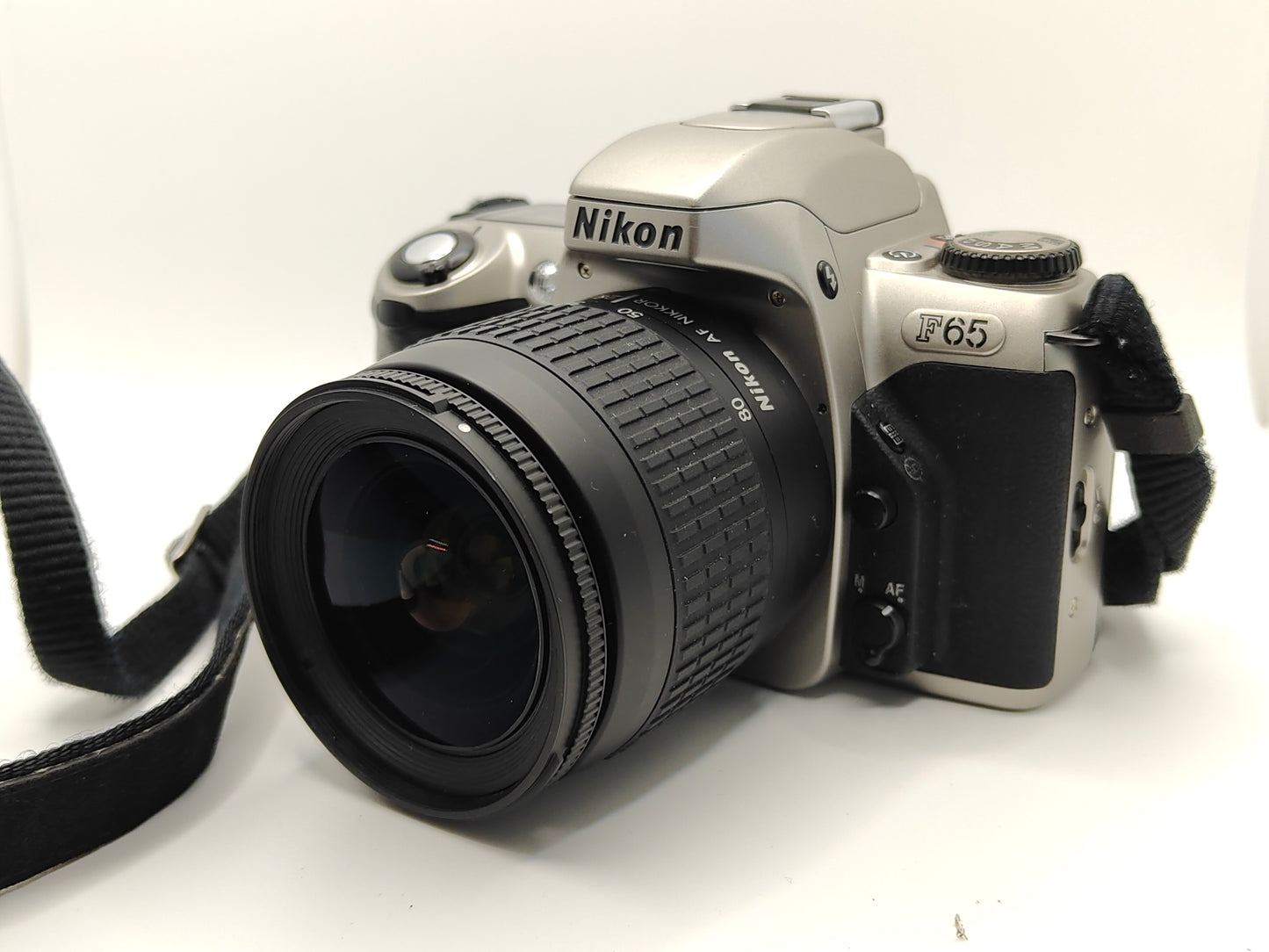 Nikon F65 + zoom lens SLR film camera gift set.