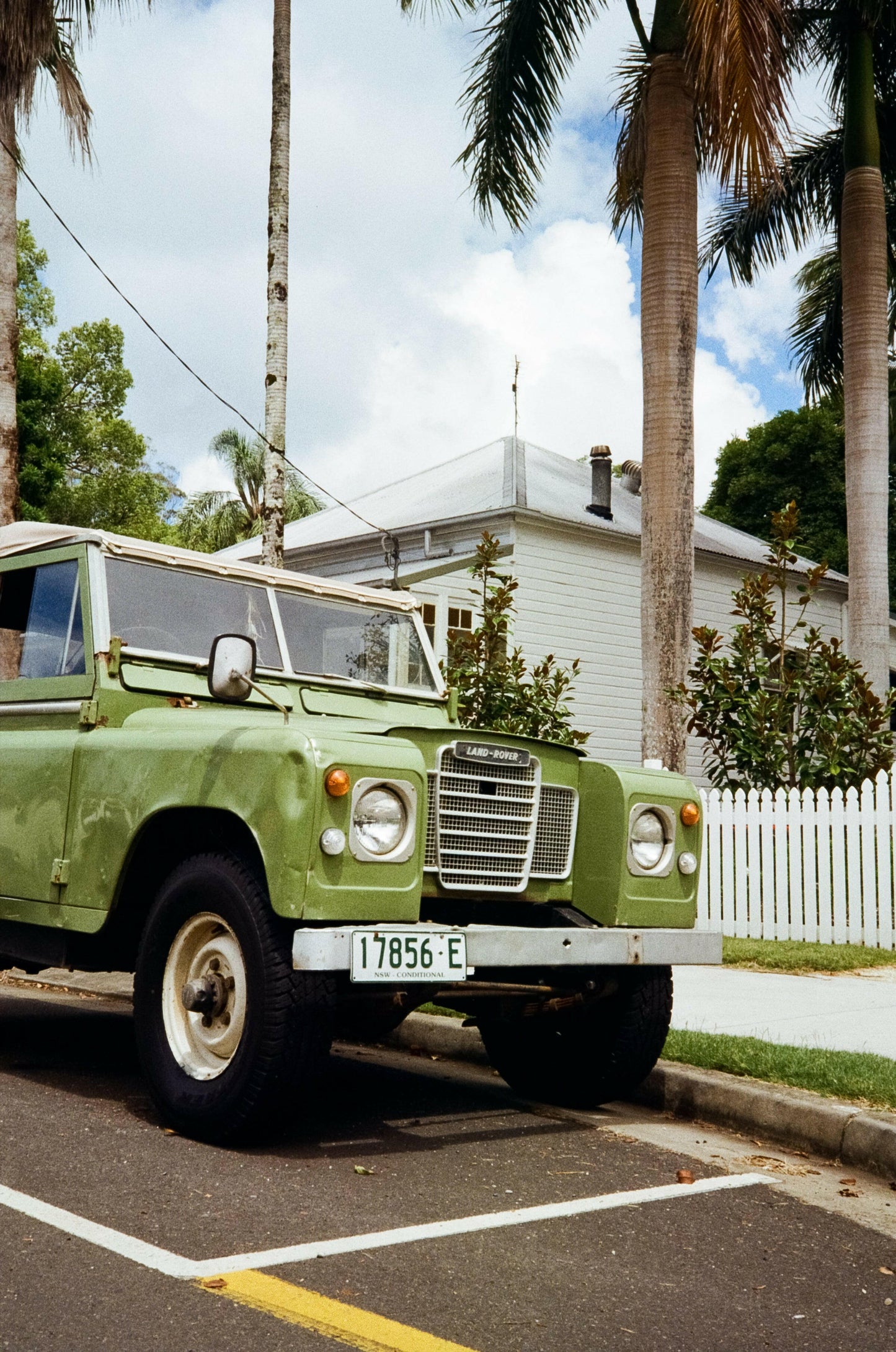 Olympus 35 EC film camera - fully automatic retro.