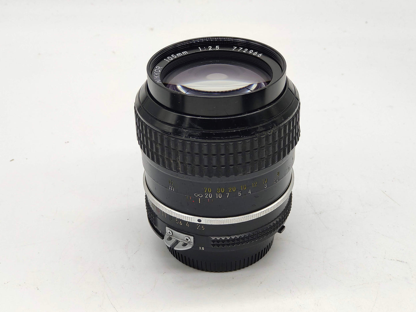 Nikon 105mm f/2.5 Nikkor AI lens