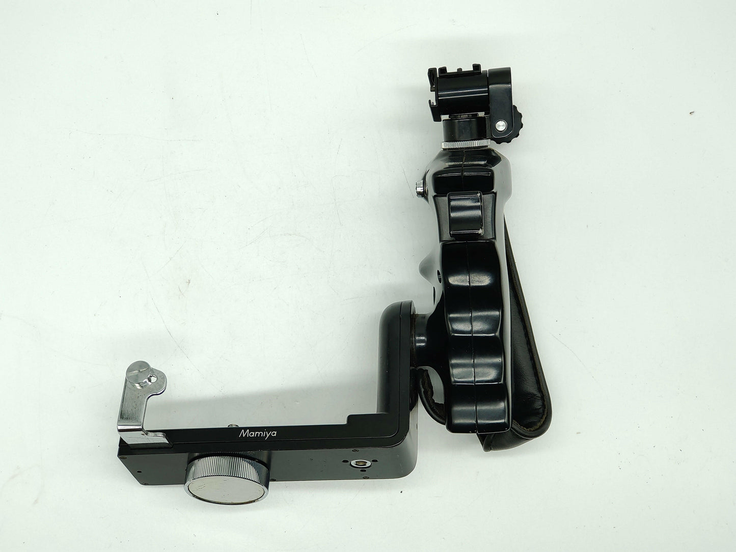 Mamiya RB67: hand grip with shutter release.