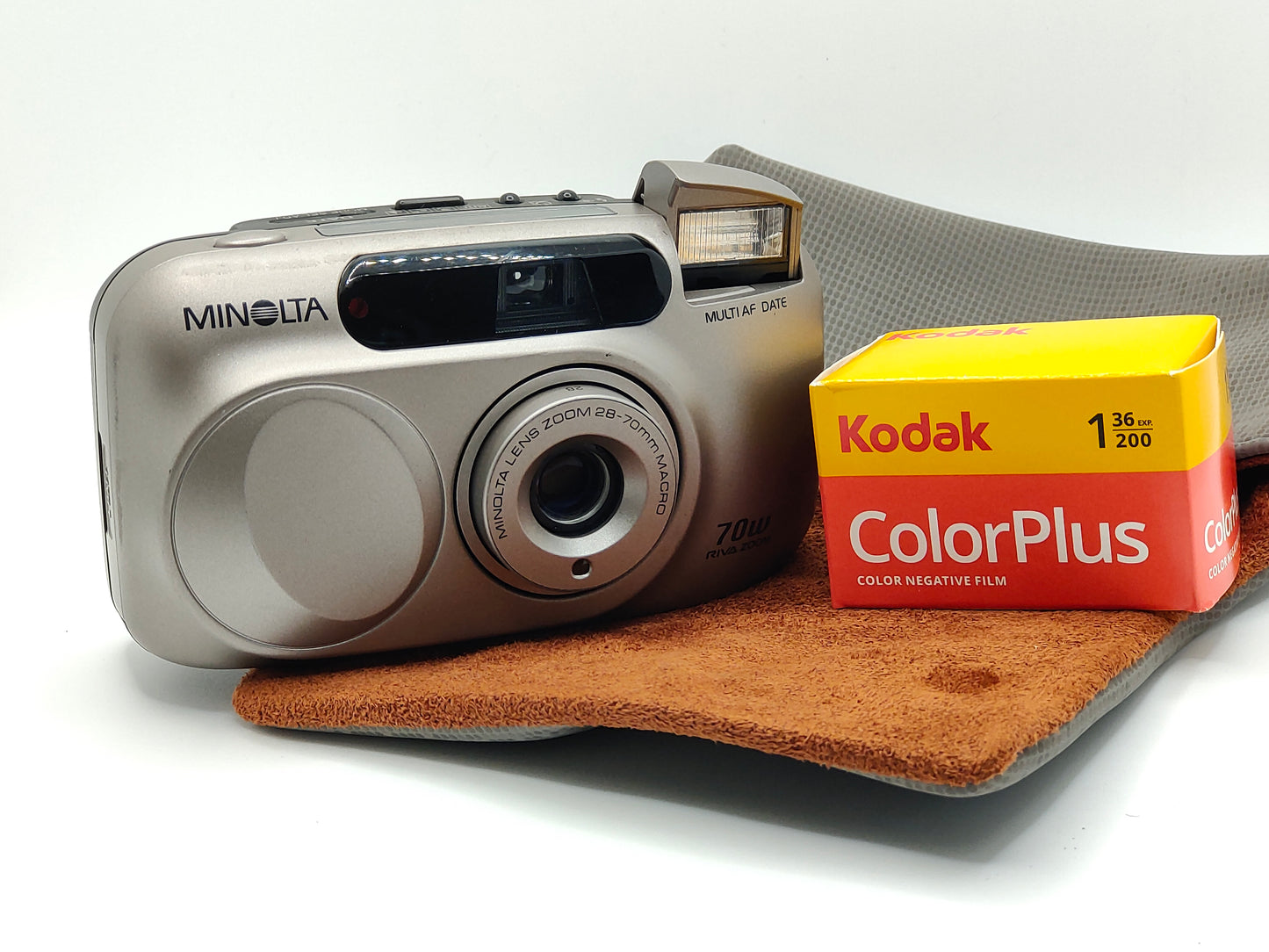 Minolta Capios 25 point-and-shoot camera Gift Set