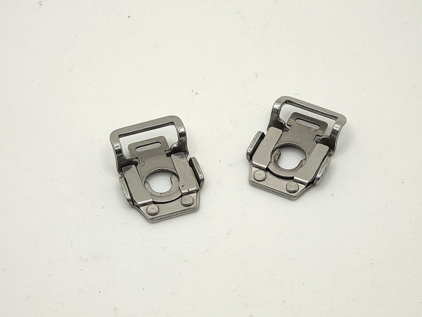 Mamiya 645 strap lugs