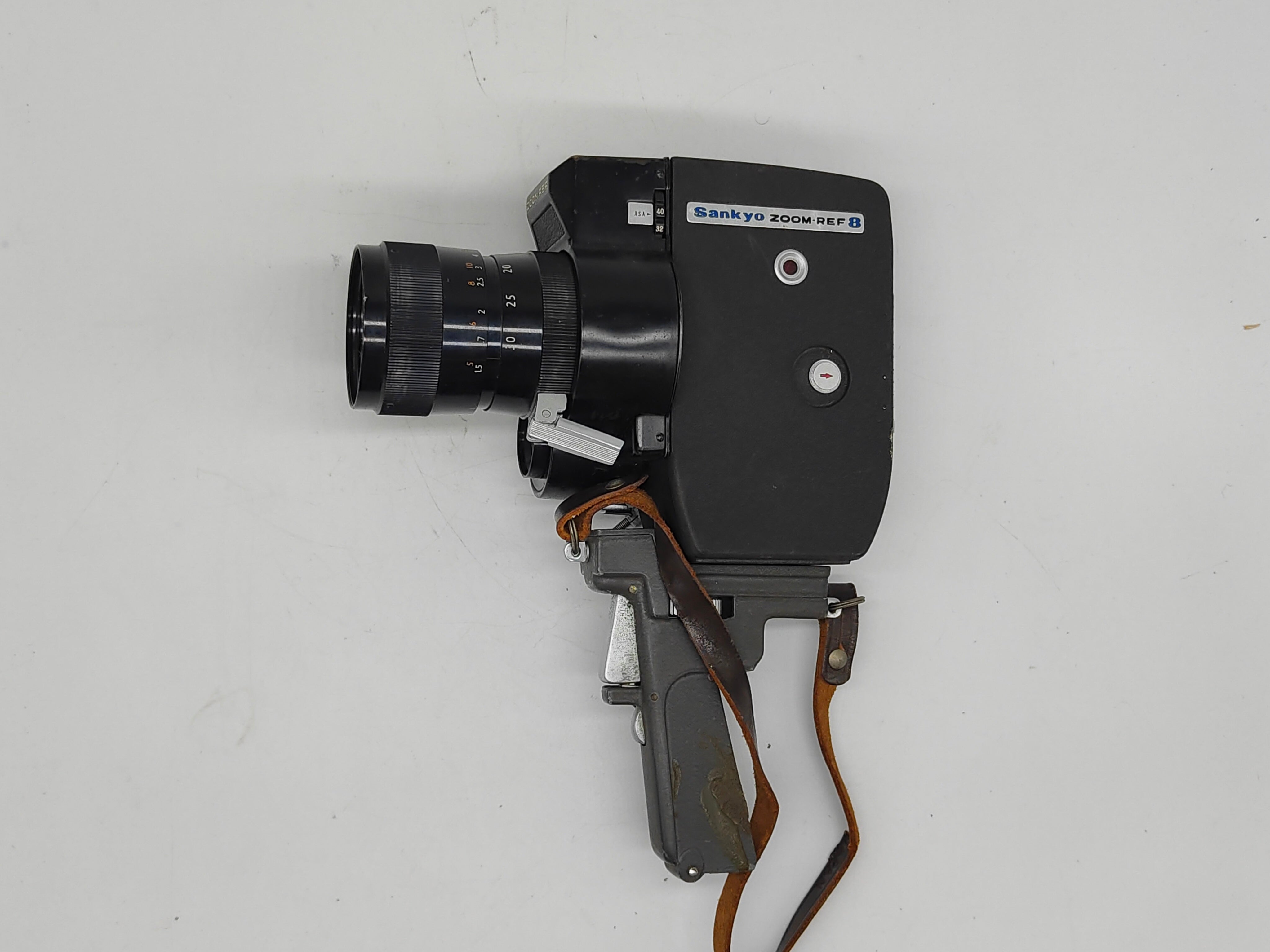 CAMERA SANKYO ZOOM 8 F=10 - 30 mm 1:1.8 Made in Japan + poignée CAMERA SANKYO ZOOM 8 F=10 - 30 mm 1:1.8 Made in Japan + poignée
