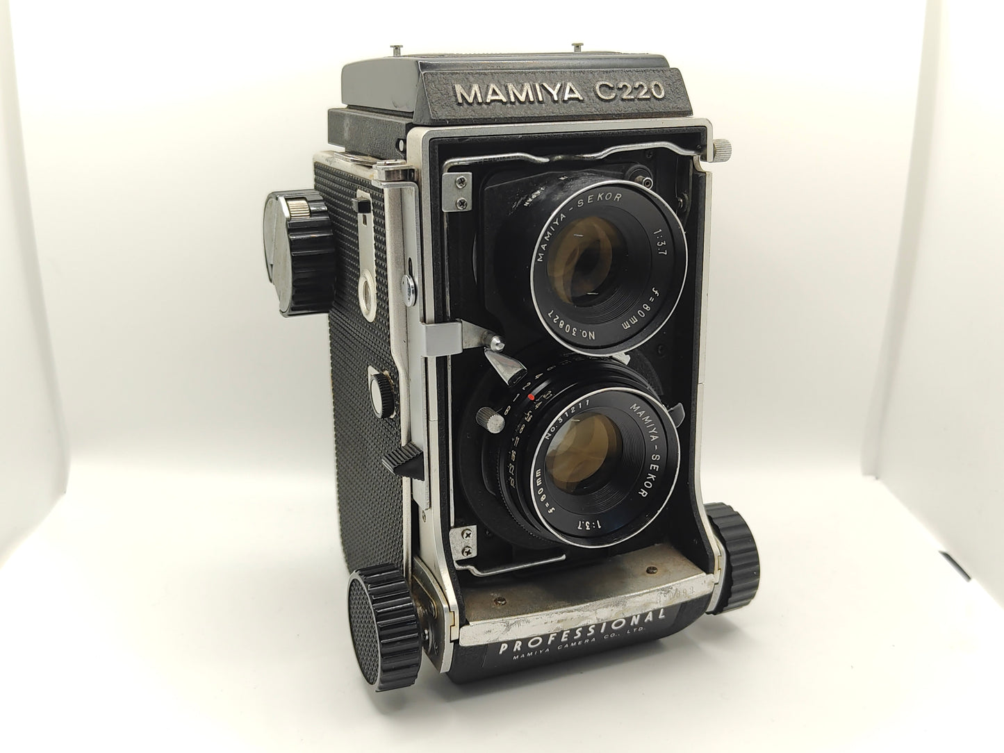 Mamiya C220 medium format camera + 80mm lens