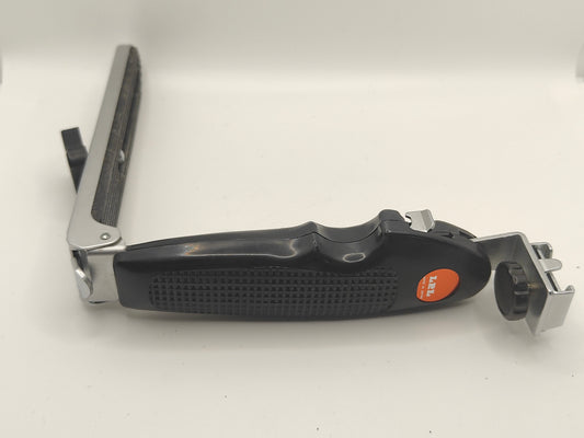 Adjustable flash bracket