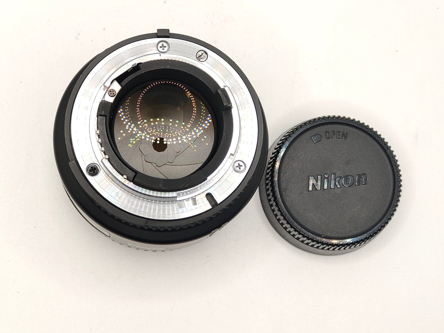 Nikkor 85mm f/1.8D AF portrait lens