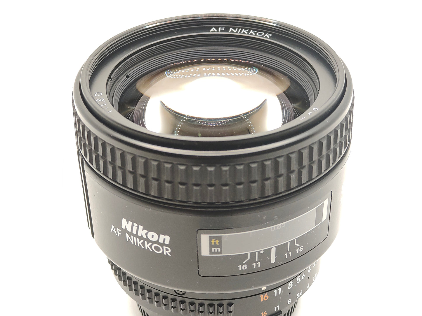 Nikkor 85mm f/1.8D AF portrait lens