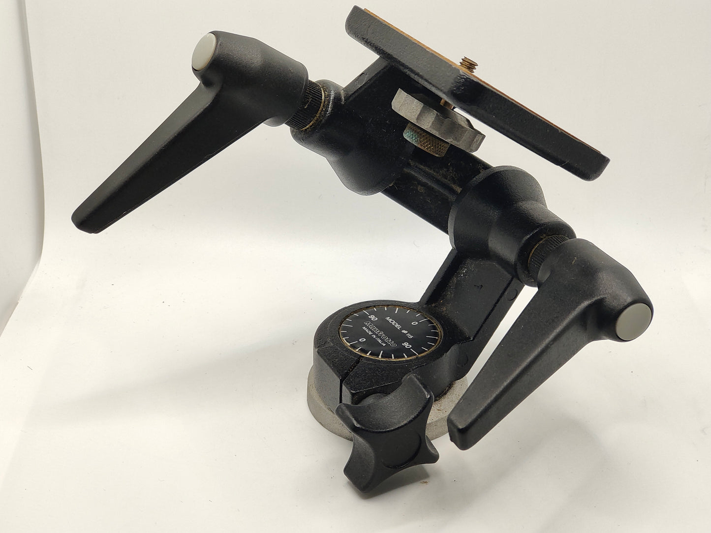 Manfrotto #115 3-axis tripod head.