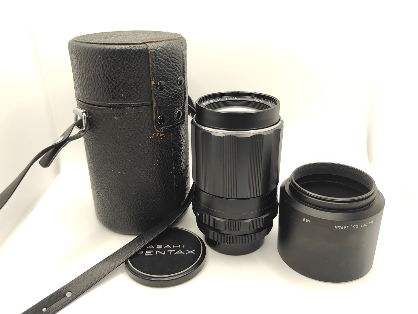 Pentax Super-Multi-Coated Takumar 135mm f/3.5 M42 telephoto lens.