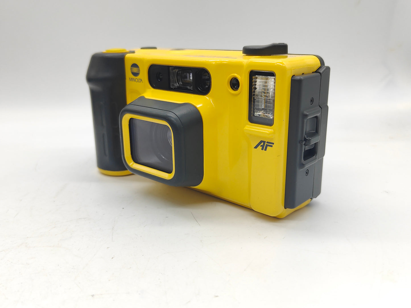 Minolta Weathermatic 35DL / Dual 35 underwater point-and-shoot camera