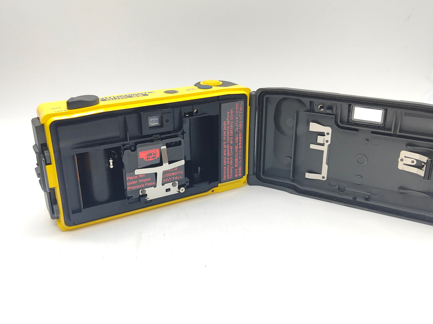 Minolta Weathermatic 35DL / Dual 35 underwater point-and-shoot camera