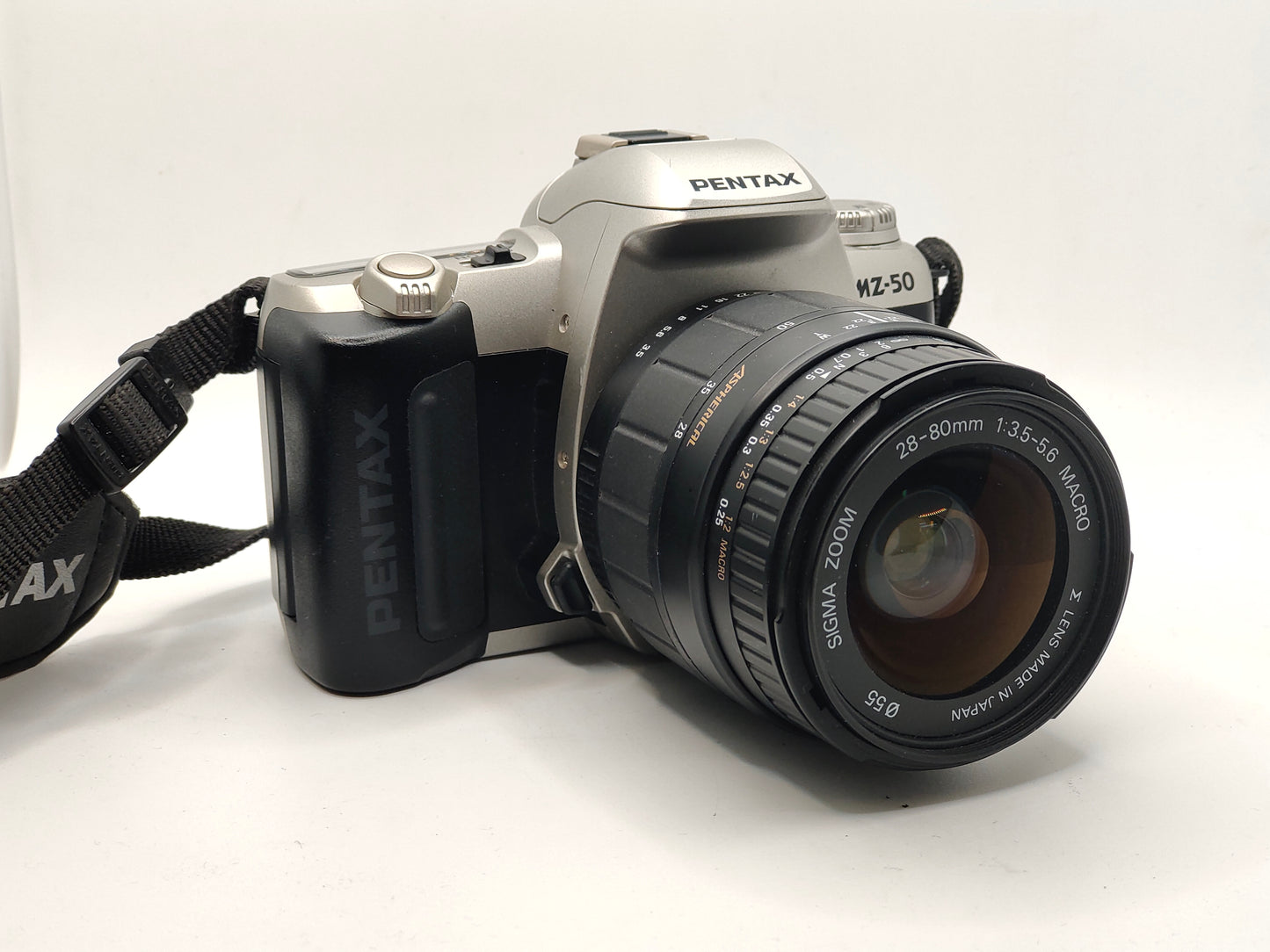 Pentax MZ-50 Autofocus film SLR with Sigma 28-80mm zoom lens