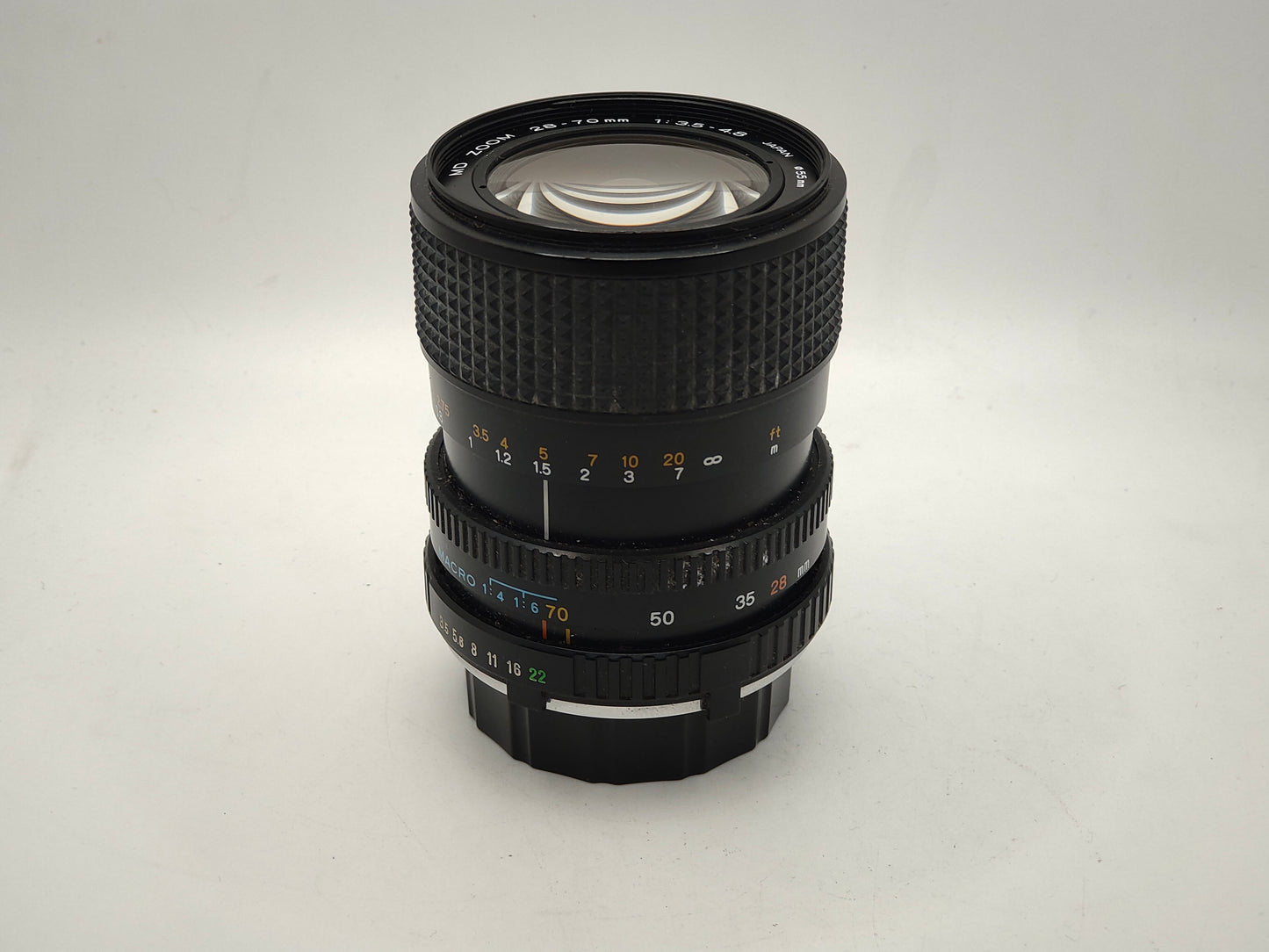 Minolta 28-70mm f/3.5-4.8 wide angle zoom lens for Minolta SLRs