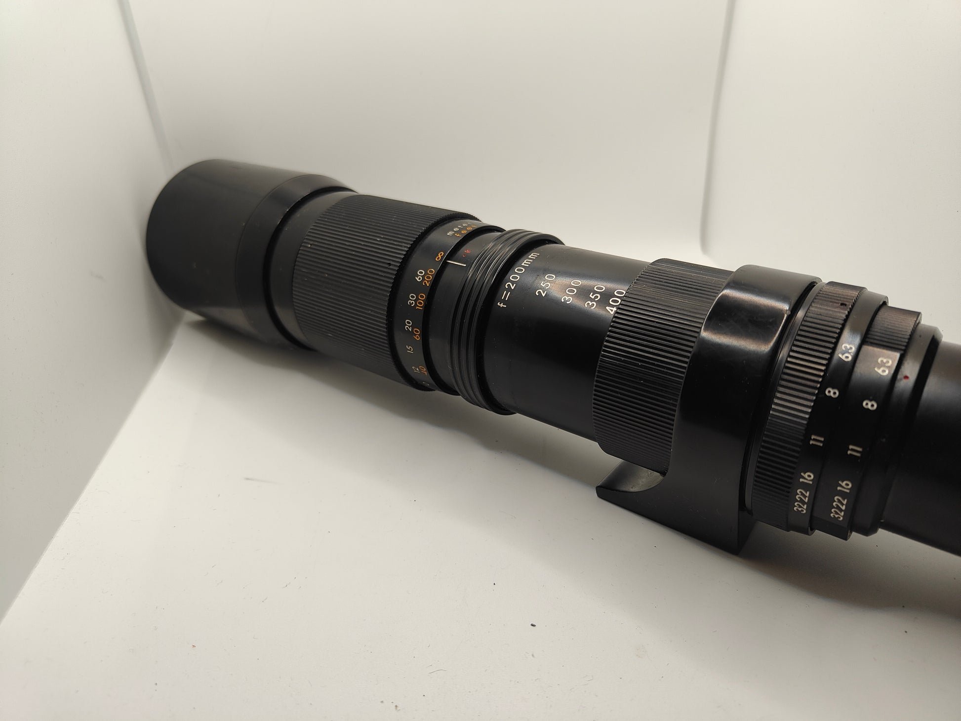 Tamron 200-400mm f/6.3 telephoto zoom lens for Pentax M42 mount SLRs.