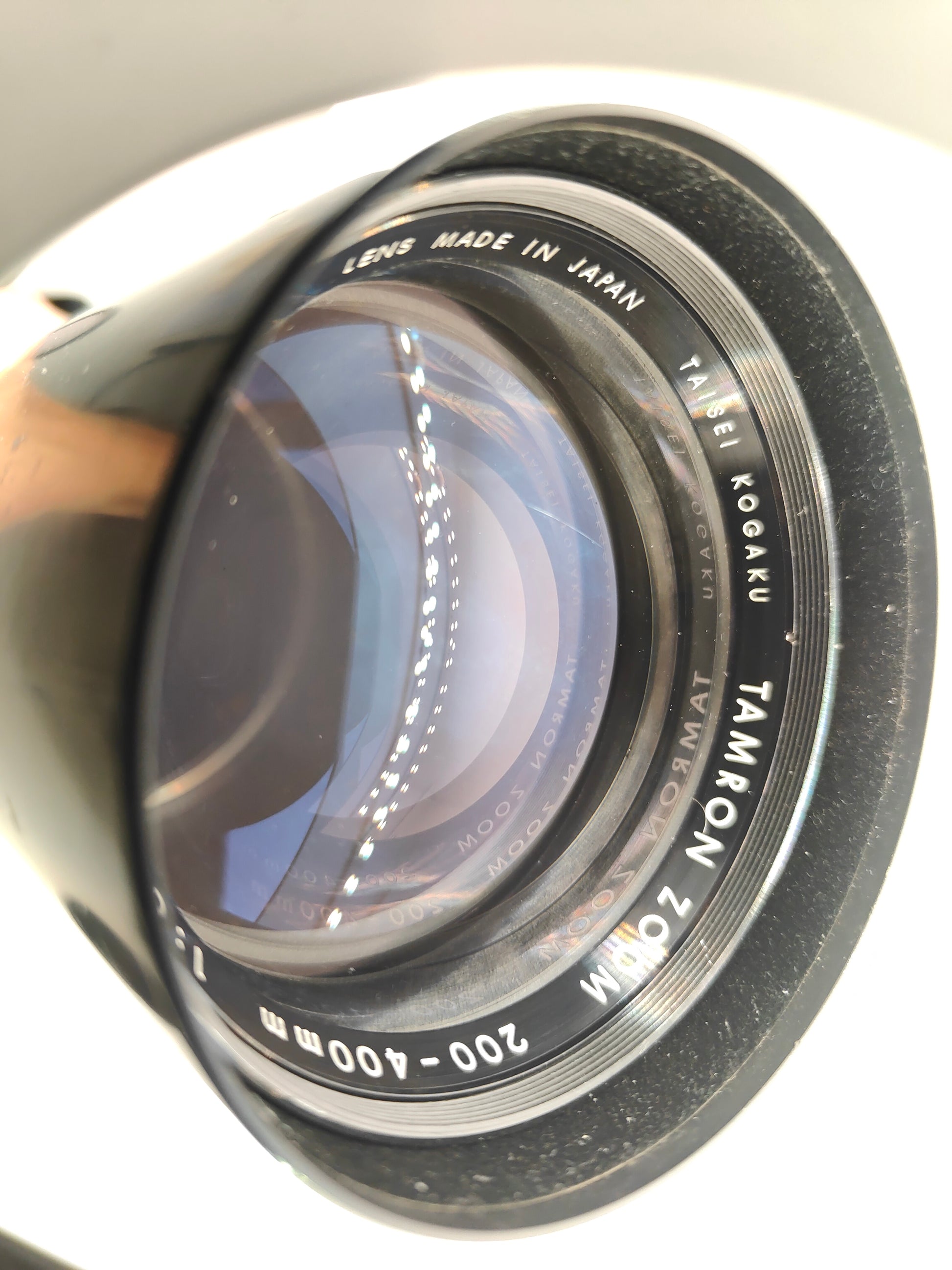 Tamron 200-400mm f/6.3 telephoto zoom lens for Pentax M42 mount SLRs.