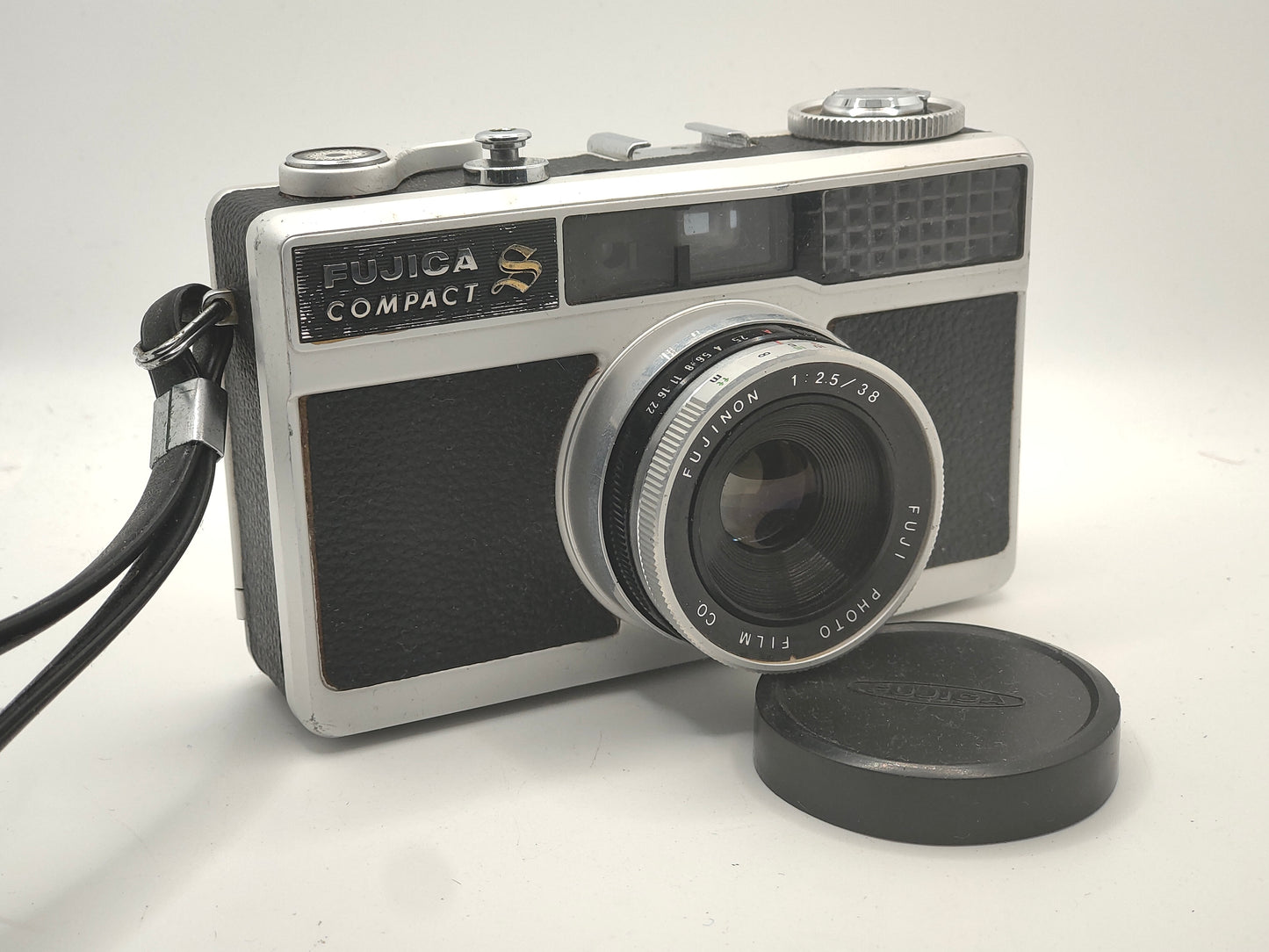 Fujica Compact S rangefinder film camera
