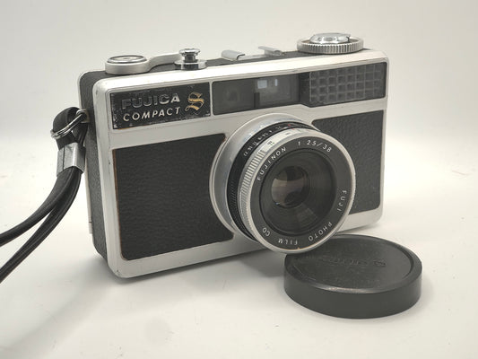Fujica Compact S rangefinder film camera