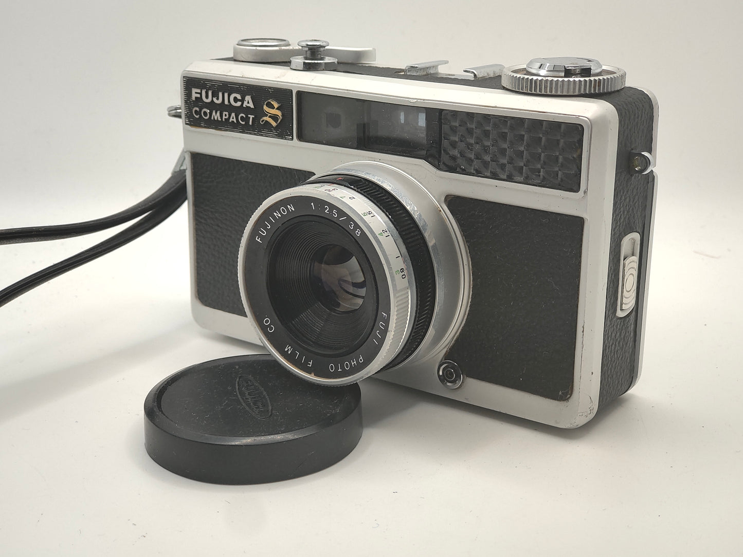 Fujica Compact S rangefinder film camera