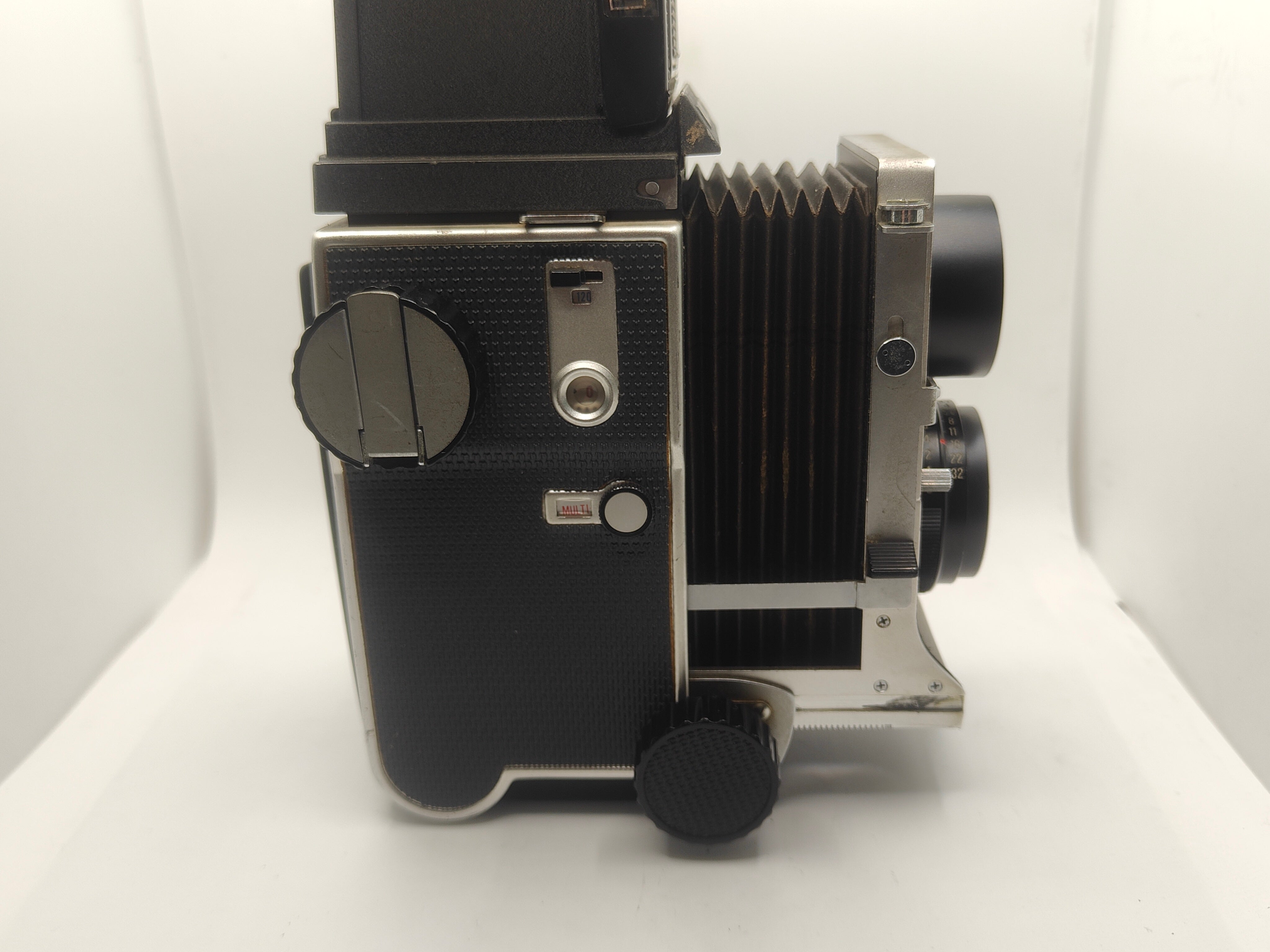 Mamiya C220 medium format camera + 80mm lens | Classic Cameras AU