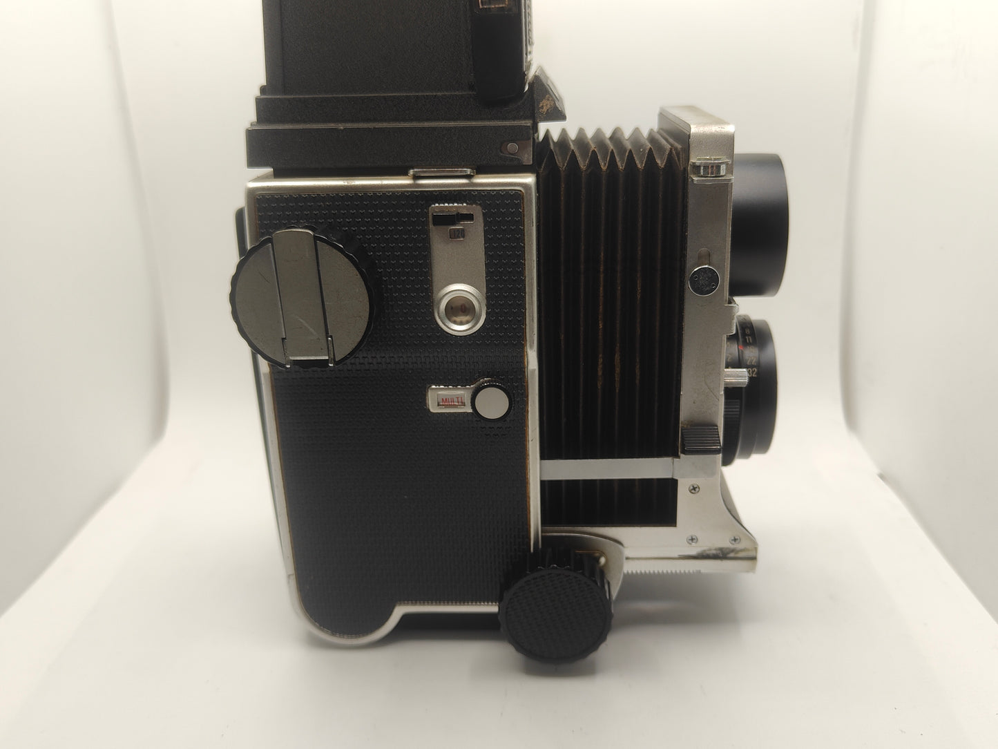 Mamiya C220 medium format camera + 80mm lens