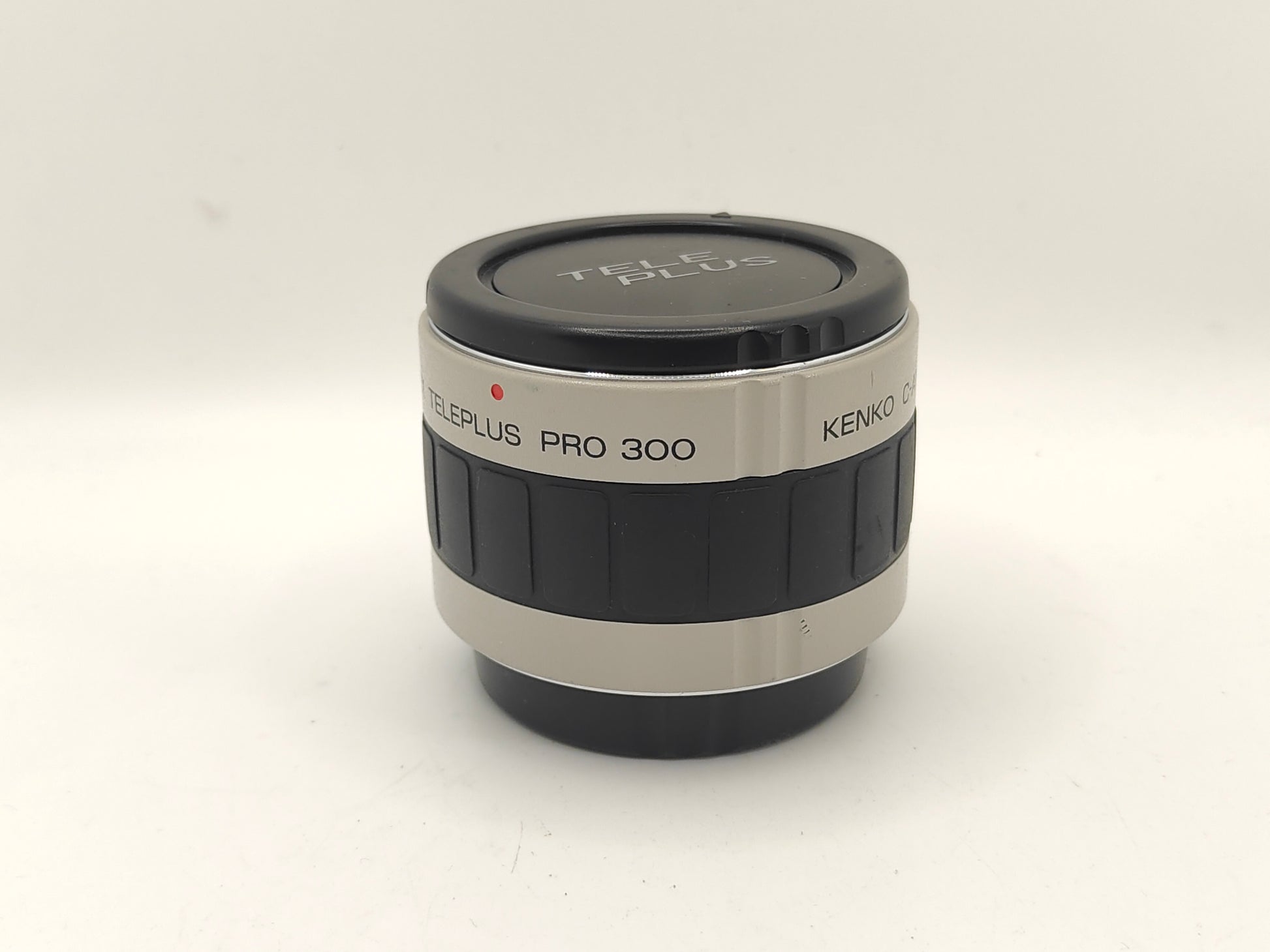 Teleplus 2x teleconverter for Canon Autofocus SLRs.