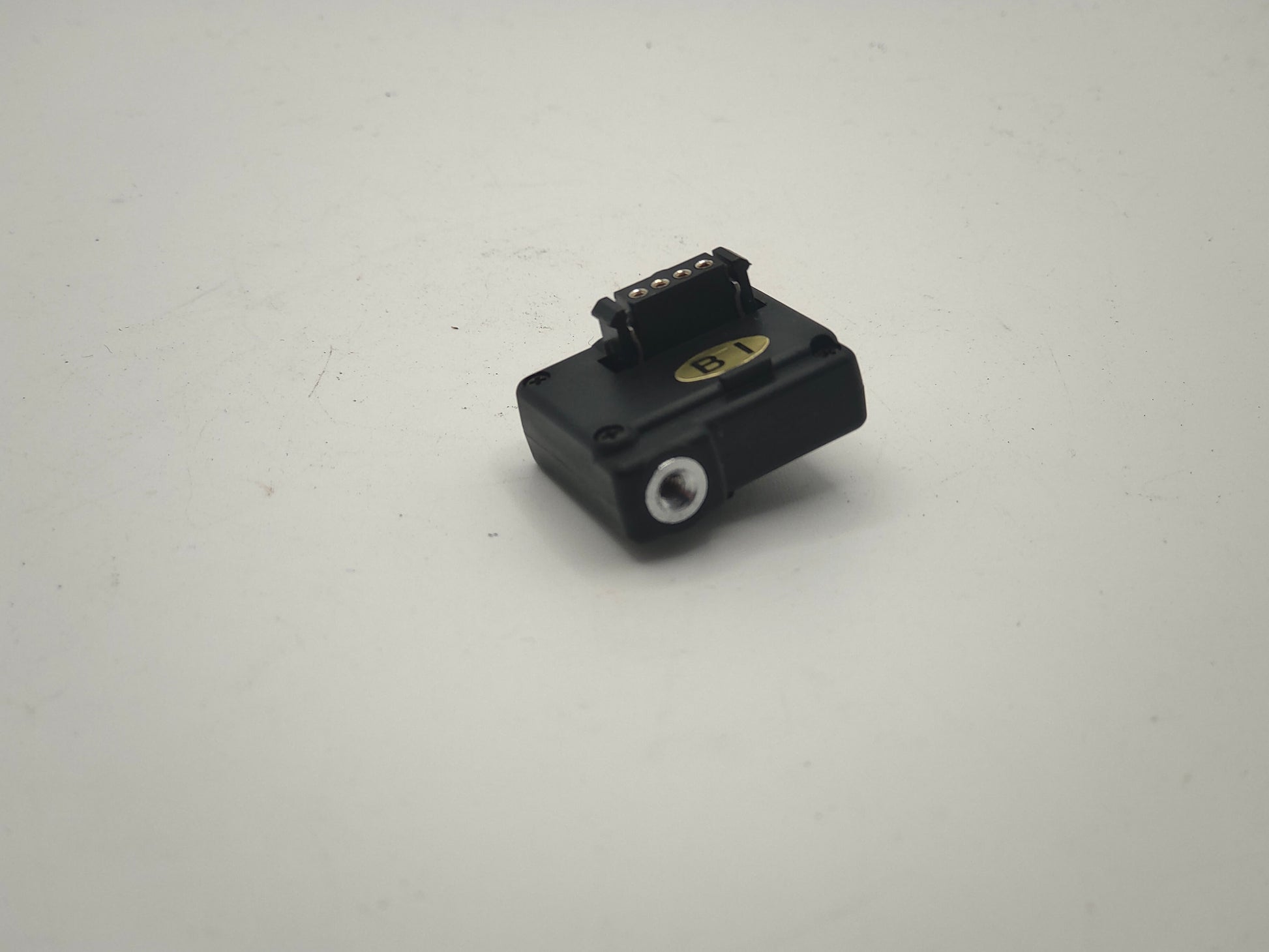 Mamiya 645 Super / Pro cable release adaptor.