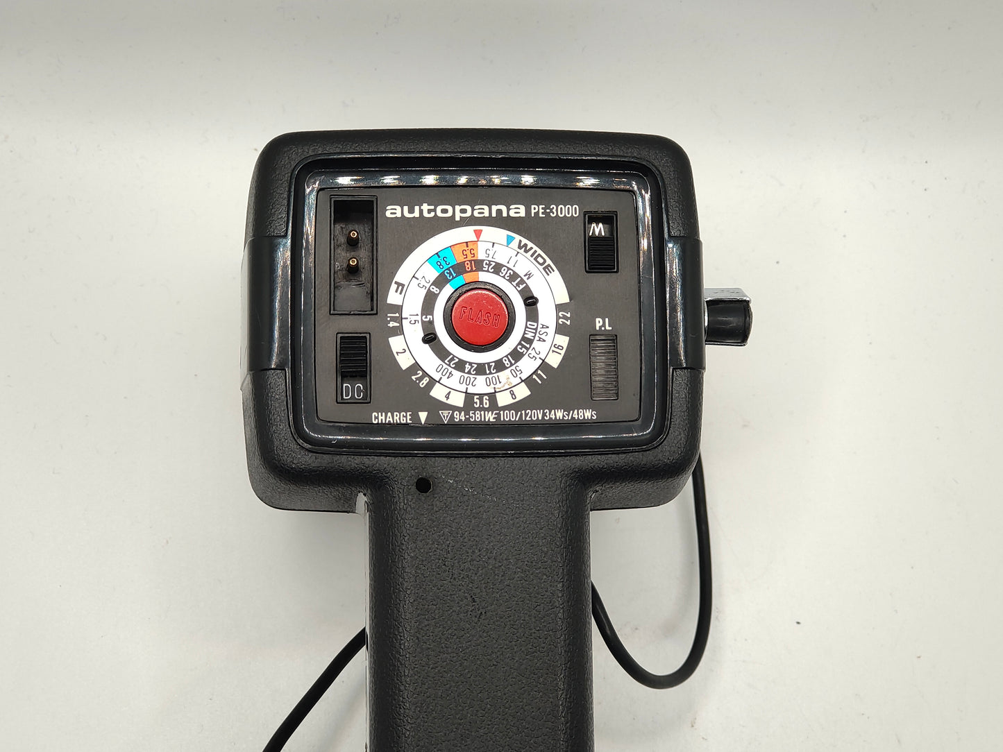 Autopana PE-3000 Camera flash with camera bracket.