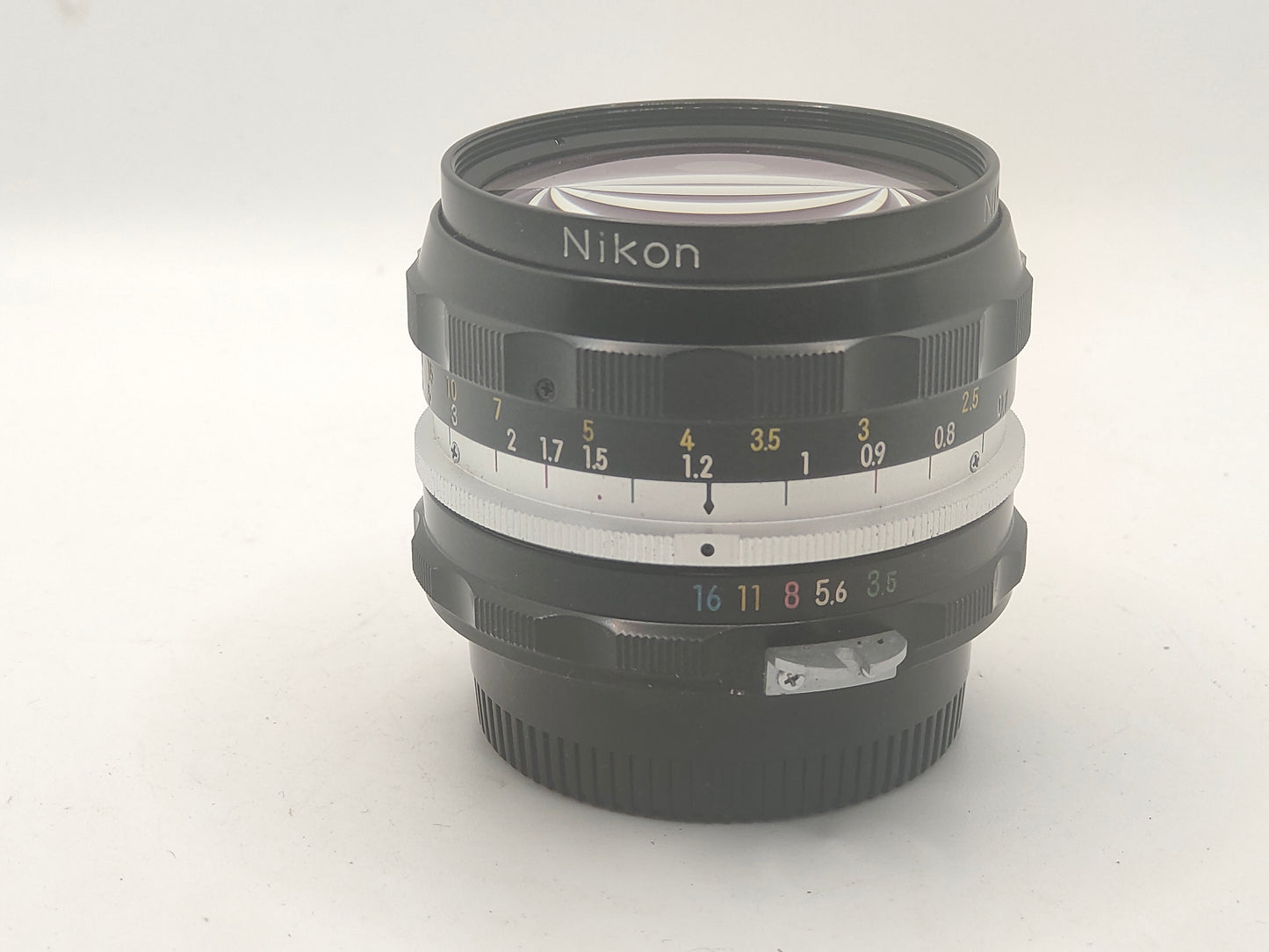 Nikon Nikkor-H C Auto 28mm f/3.5 non Ai MF Lens Nikon F Mount