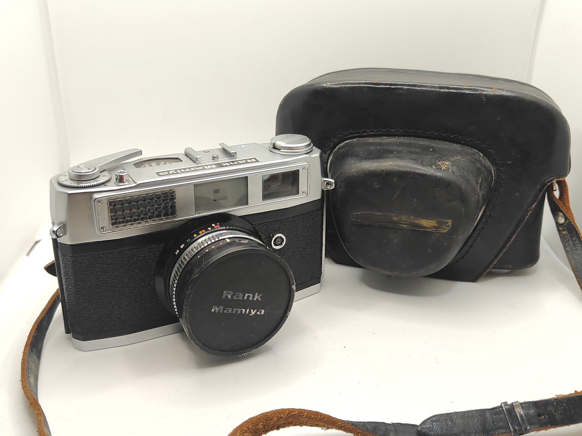 Mamiya 4B rangefinder camera with leather case and original box.