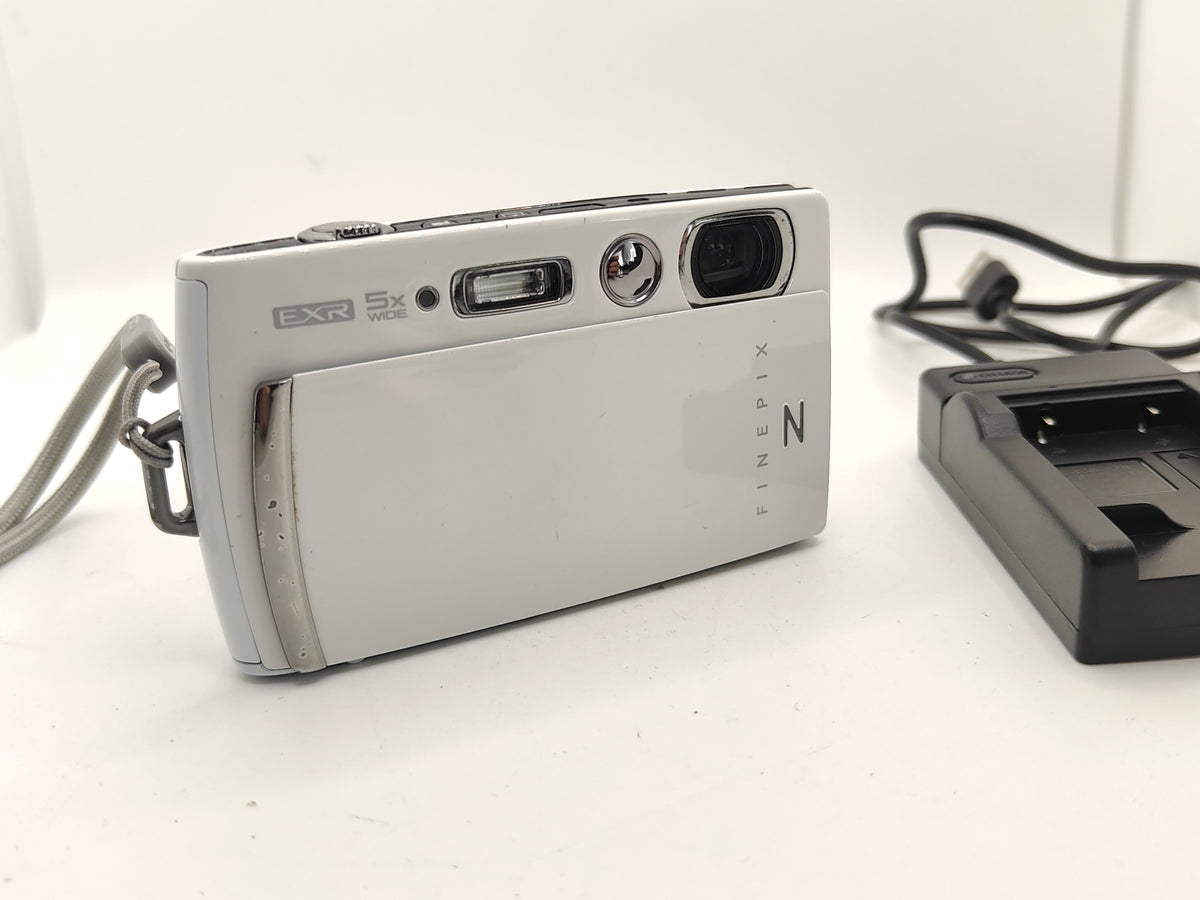 Fuji Finepix Z1100EXR Digital Camera.