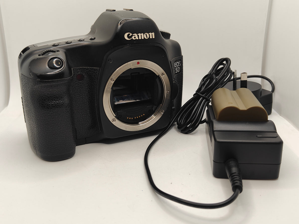 Canon EOS 5D digital camera NO FOCUSING SCREEN.