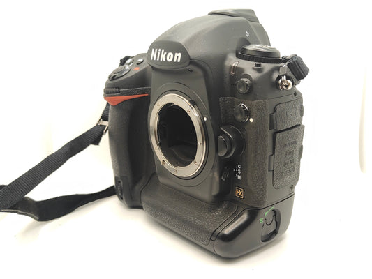 Nikon D3s digital camera with MH-22 dual fast charger