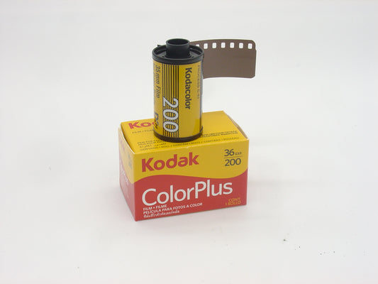 Film: 1 roll of 35mm film for camera - Kodak 200 speed / 36 exposure